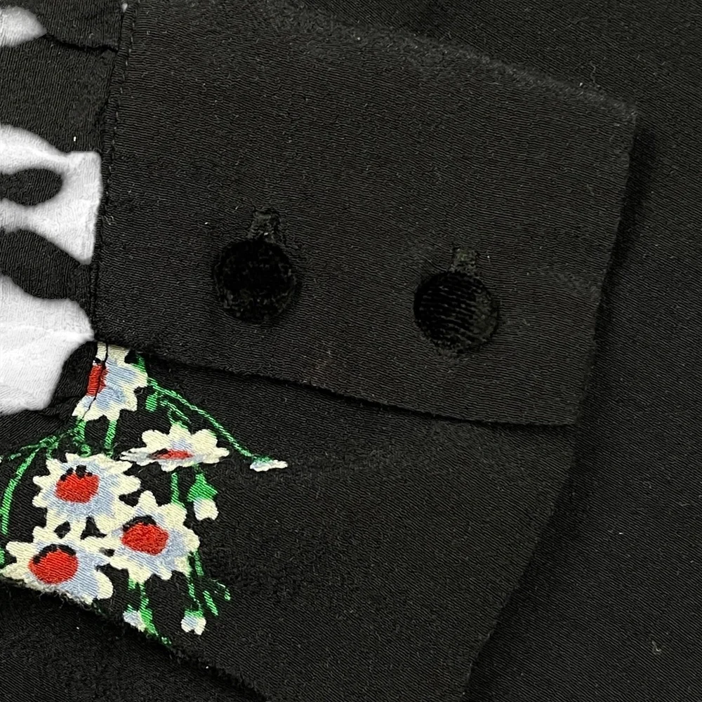 Idano 3 Floral Button Down Blouse Black Velour Collar‎ Covered Buttons